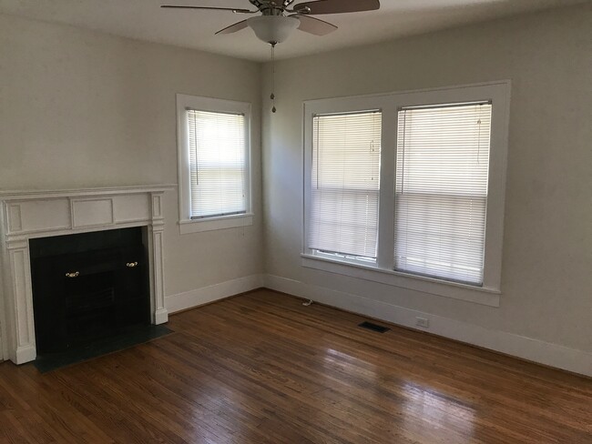 Building Photo - Adorable Two Bedroom Home In Plaza Midwood!