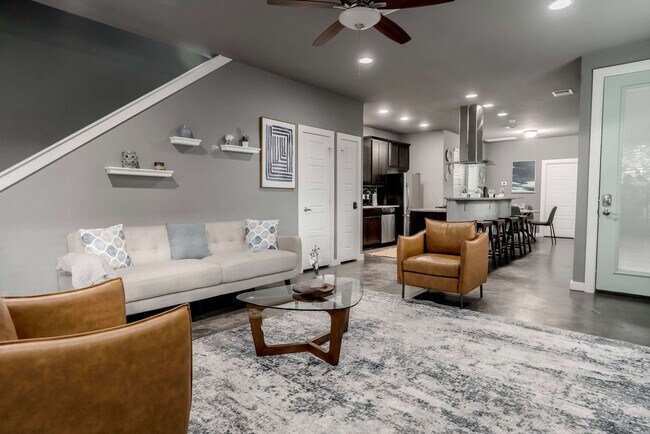 Foto del edificio - 2002 Rosewood Ave