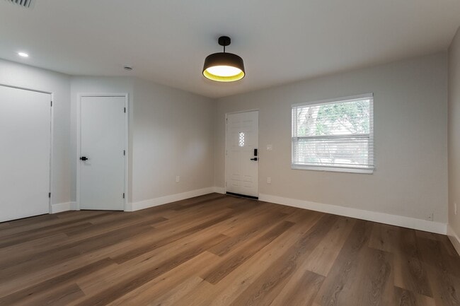 Photo - Fully Remodeled 3-Bedroom + Den Home for R...