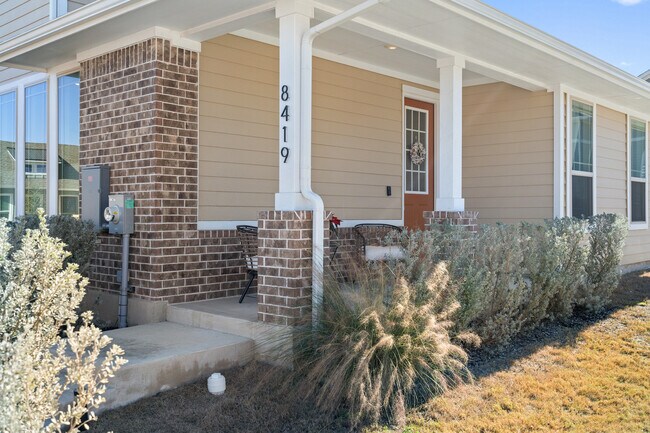 Foto del edificio - 8419 Laughlin Ln