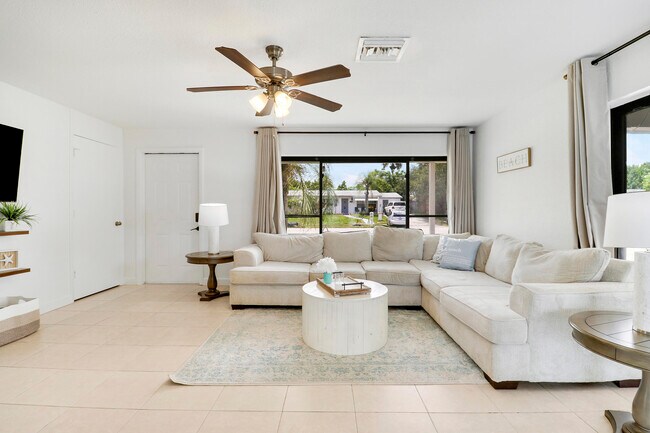 Foto del edificio - 3539 Everglades Rd