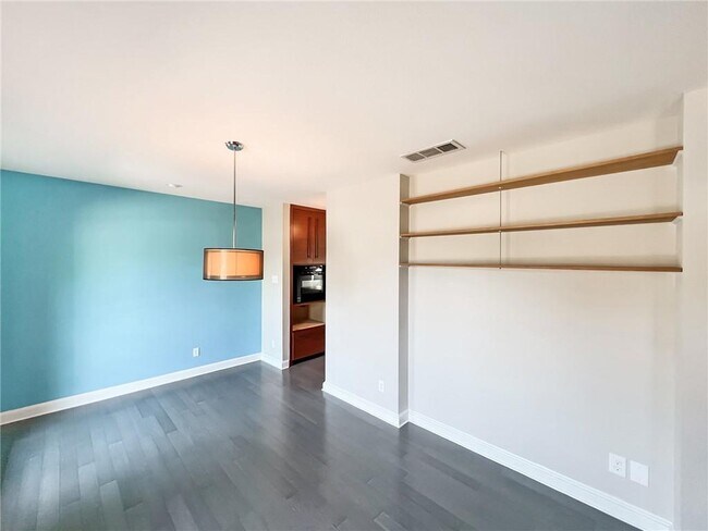 Foto del edificio - 5707 Lewood Dr