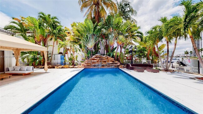 Foto del edificio - 19140 N Bay Rd