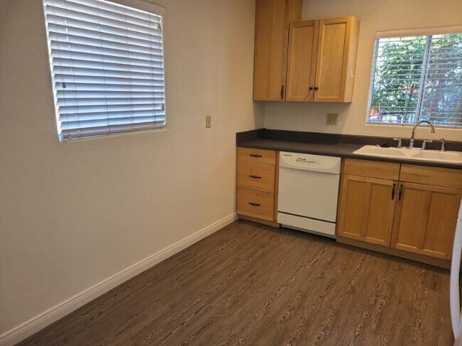 Building Photo - 203 Boeker Ave