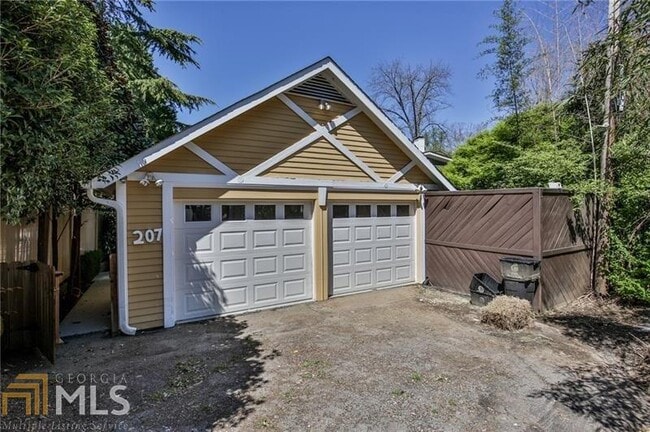 Building Photo - 207 Westminster Drive Northeast