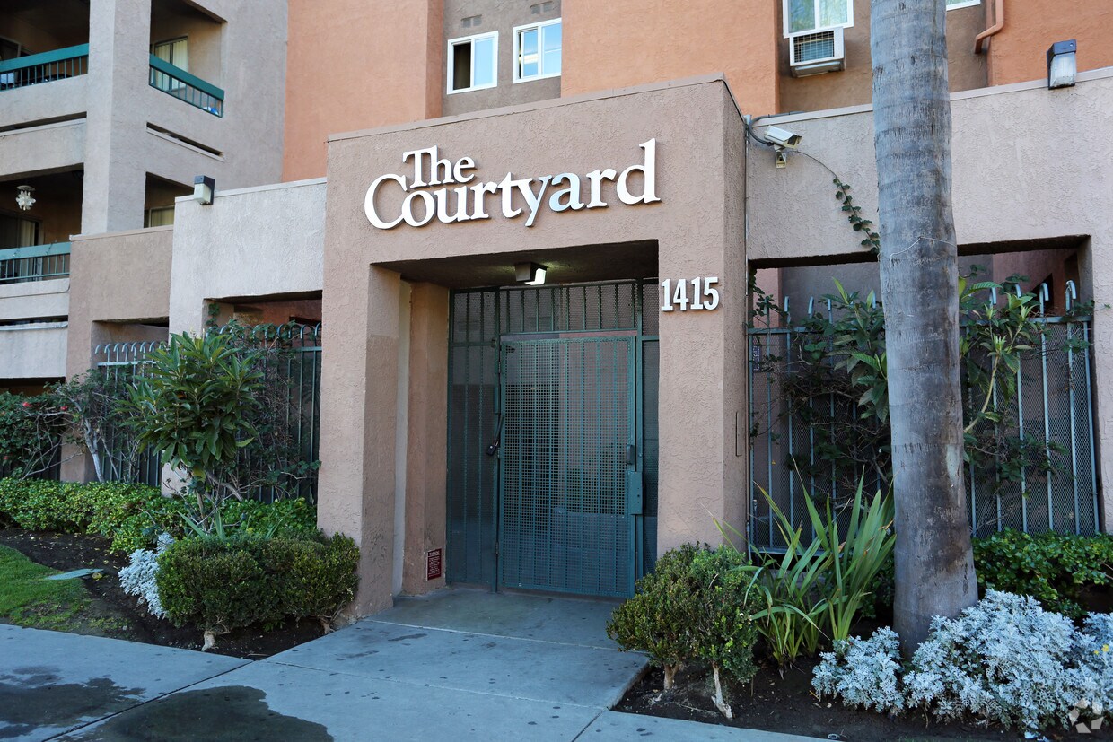 Foto del edificio - The Courtyard