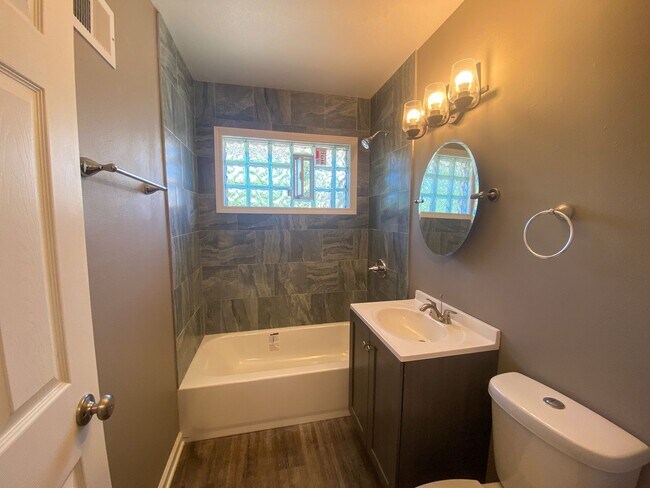 Foto del edificio - 6011 N 62nd St