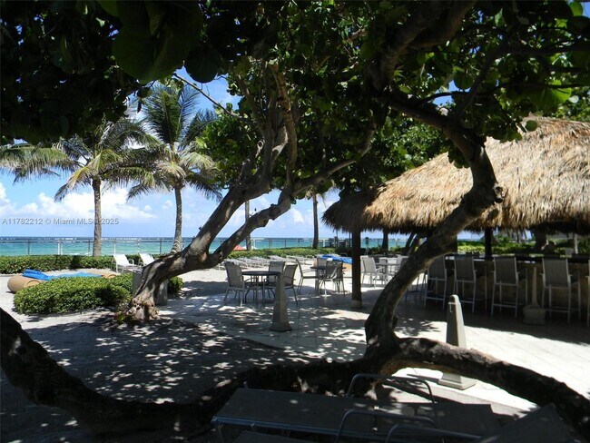Foto del edificio - 3001 S Ocean Dr