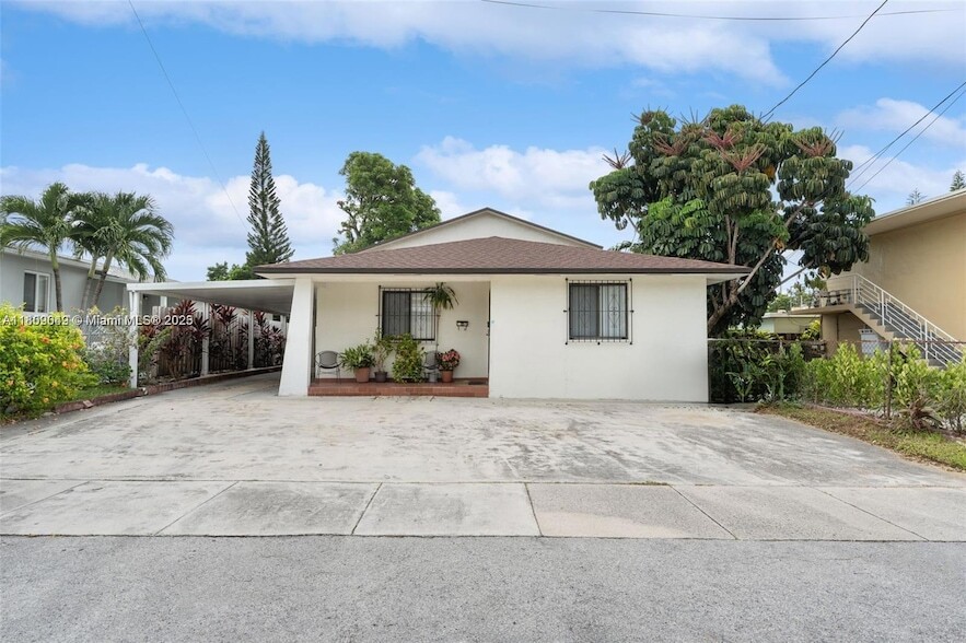Primary Photo - 1160 SW 9th St
