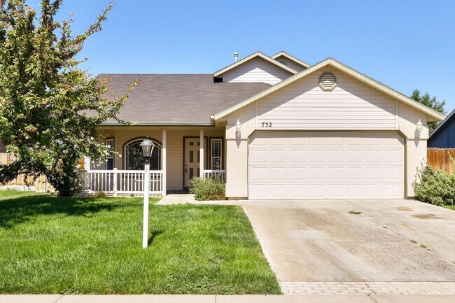 Foto del edificio - Must See 2 Story Home in Nampa _ With Lawn...