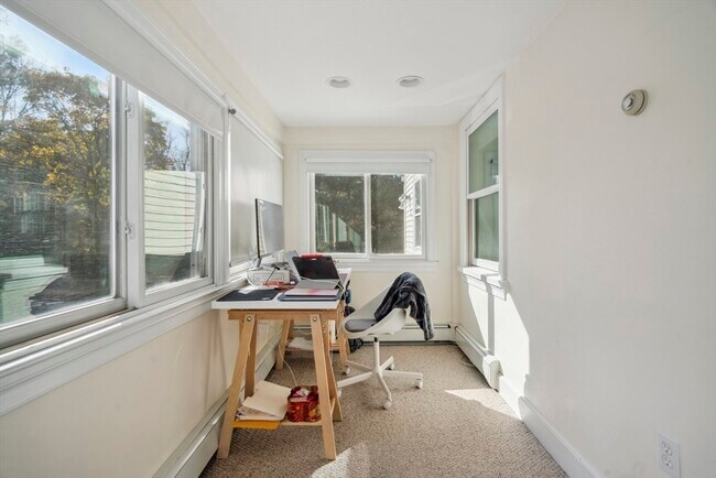 Foto del edificio - 518 Great Plain Ave