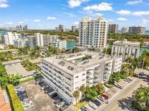 Building Photo - 9700 W Bay Harbor Dr