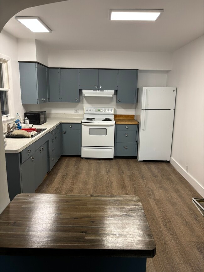 Building Photo - 649 Central Ave