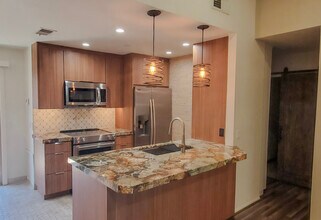 Building Photo - 74563 Sagebrush Dr