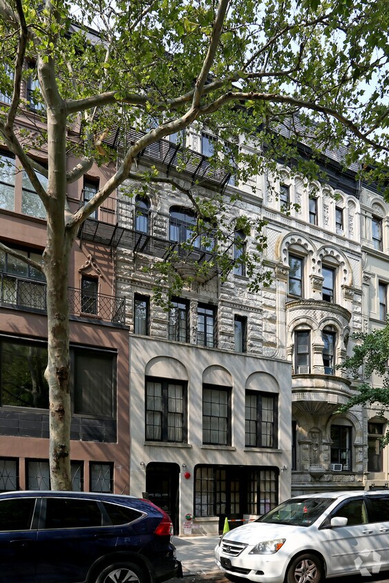 Building Photo - 108 W 74th St