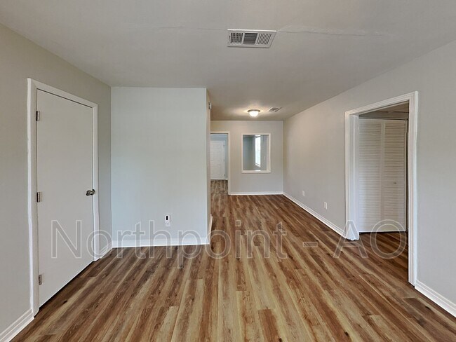 Foto del edificio - 6002 Sudbury Ave