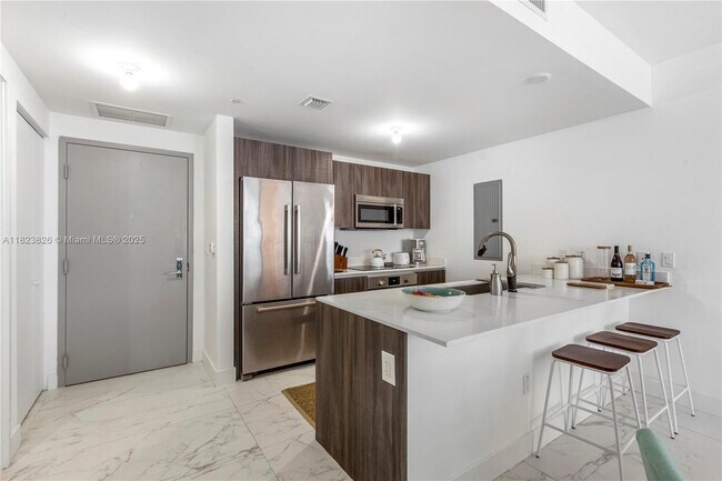 Foto del edificio - 488 NE 18th St