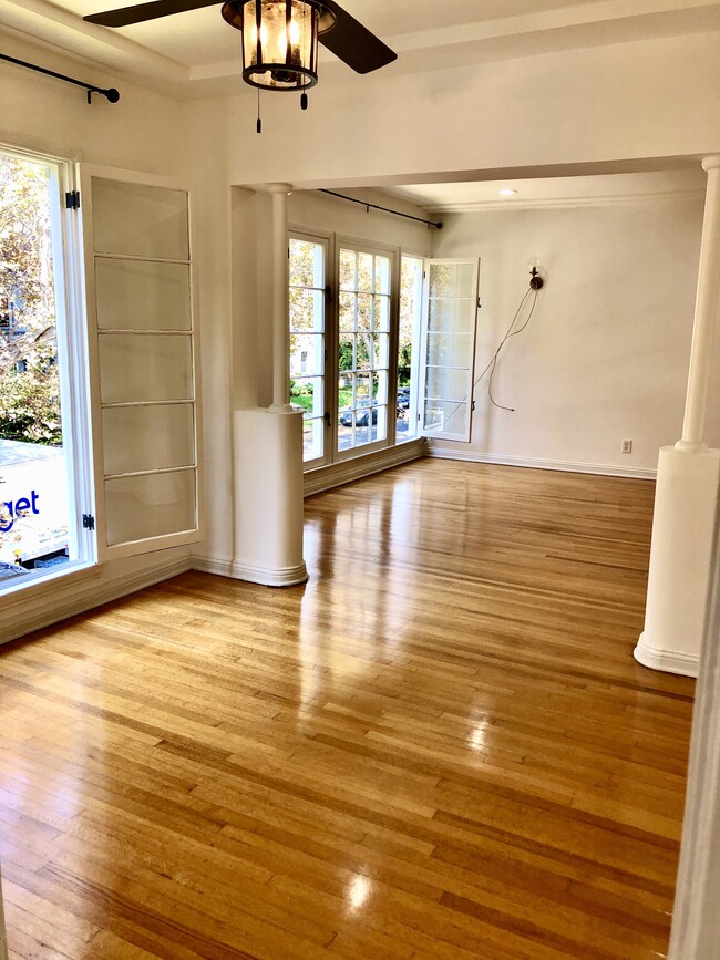 Foto del edificio - 344 1/2 N Sycamore Ave