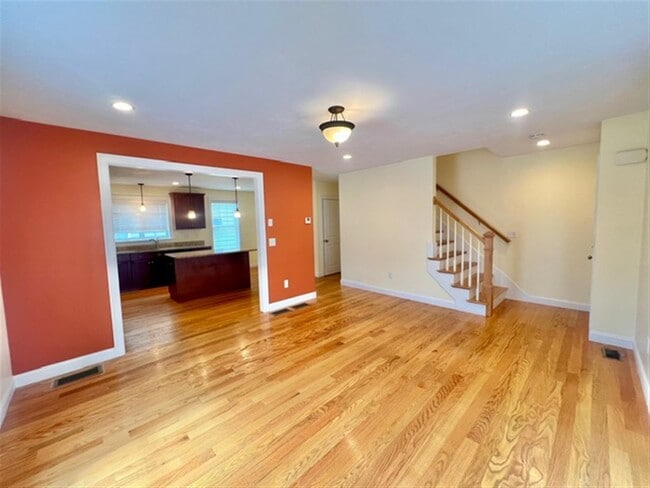 Building Photo - 64 Bow St