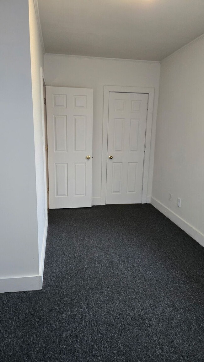 Building Photo - Comfortable, affordable, and ready to call home—this well-kept house is now available for rent.