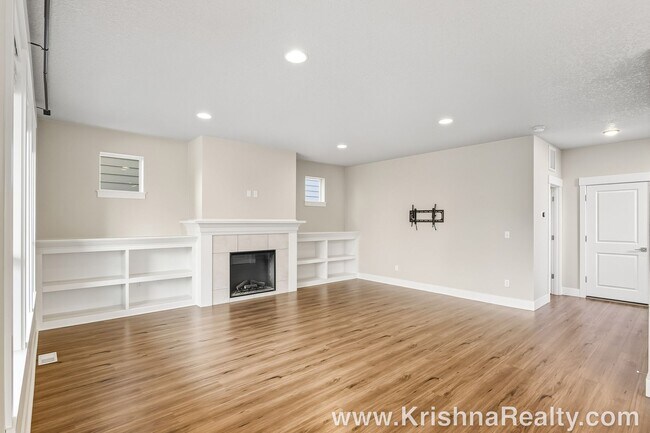 Foto del edificio - Beautiful 4 BD | 2.5 BA | Single-Family Home Located On Corner Lot | Charming Home in a Quiet Bea...