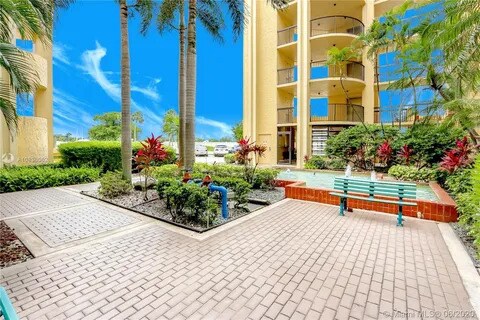 Building Photo - 6475 W Oakland Park Blvd