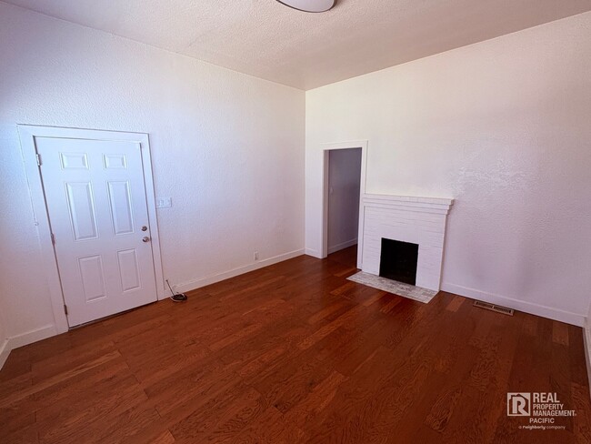 Building Photo - 3513 Lincoln Ave