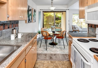 Building Photo - 860 100th Ave NE