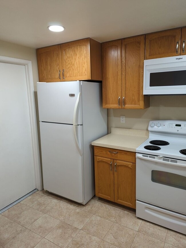 Foto del edificio - 2 Bed/2.5 Bath Townhouse w/2 Car Attached ...
