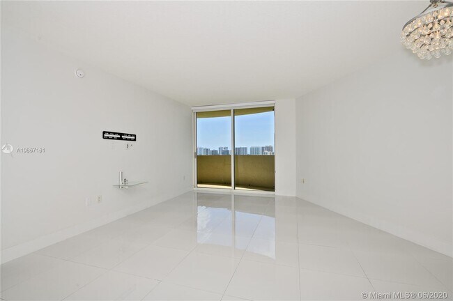 Foto del edificio - 19501 W Country Club Dr