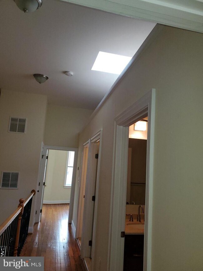 Foto del edificio - 2234 Brookfield Ave
