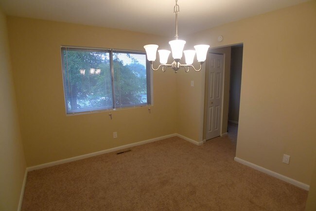 Fotografía del edificio - 521 Nimitz Rd