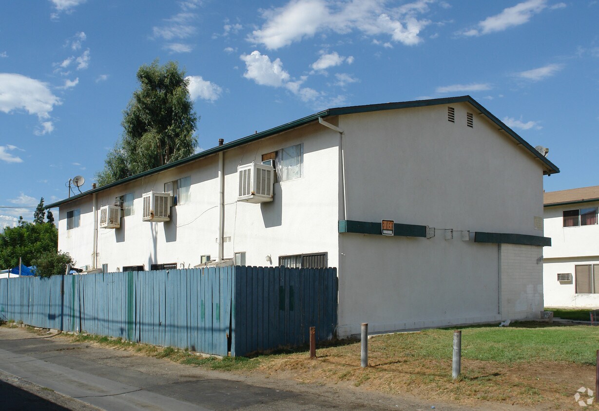 Primary Photo - 924 Mesa Verde Ave