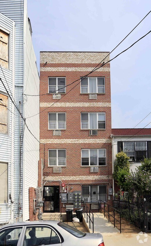 Building Photo - 765 Home St