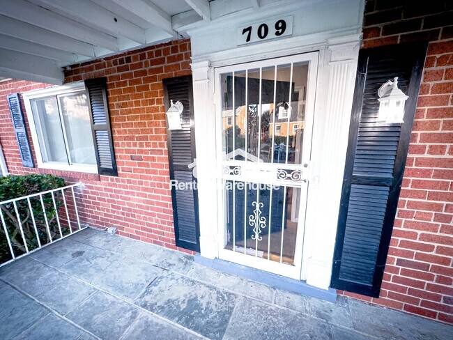 Foto del edificio - 709 Sheridan St