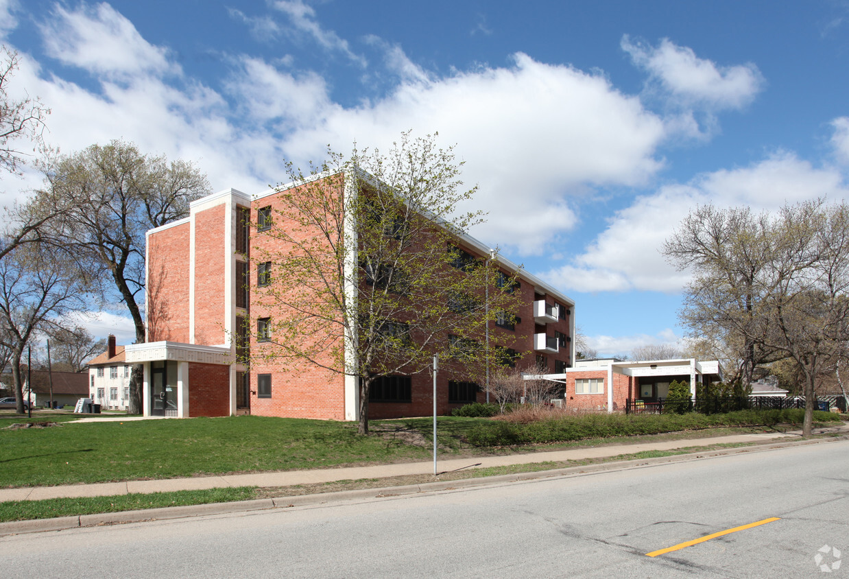 Building Photo - Sibley Triangle Manor