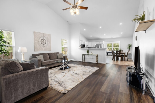 Building Photo - 11179 Catalina Dr
