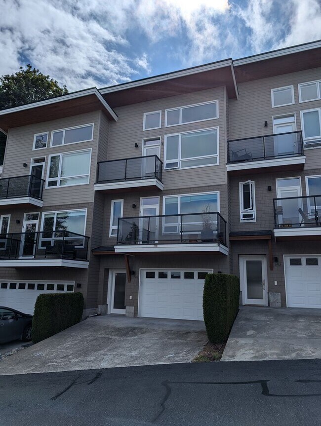 Building Photo - 1406 Digby Pl