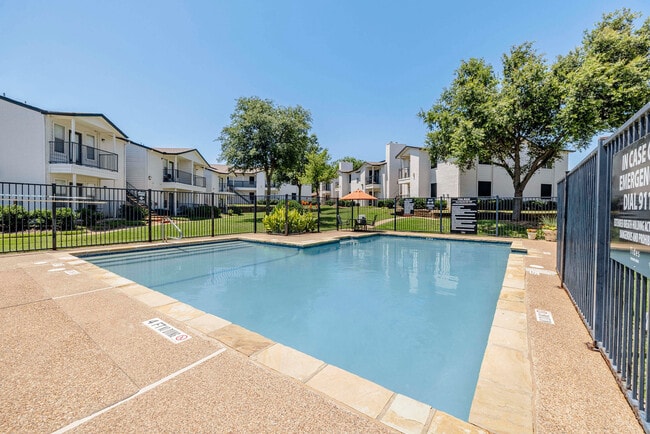 Building Photo - Tides on Westcreek