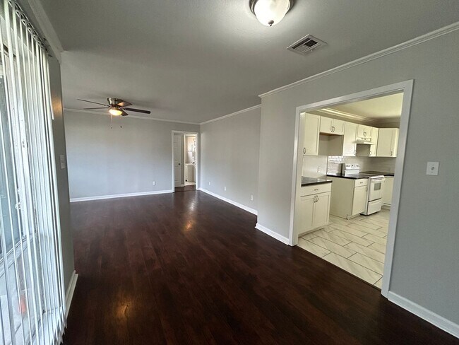 Building Photo - Updated 3/2 in South Bossier
