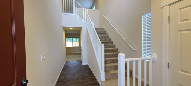 Building Photo - Gorgeous 3- bedroom 2.5 bathroom Port Orch...