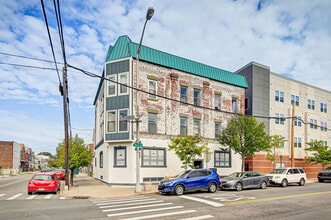 Building Photo - 154 1st St