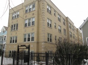 Building Photo - 1914 W Lunt Ave