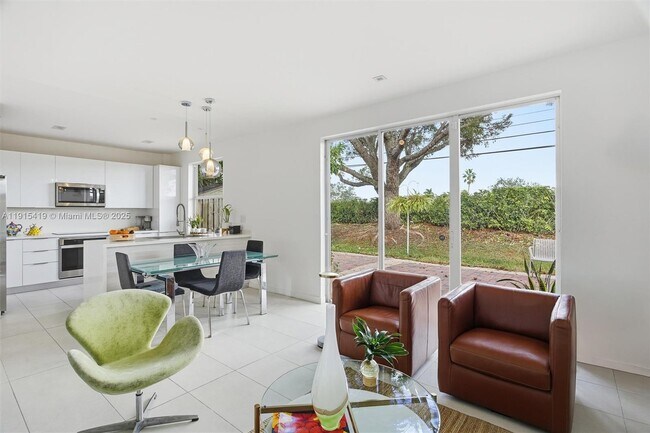 Foto del edificio - 16061 NW 24th St