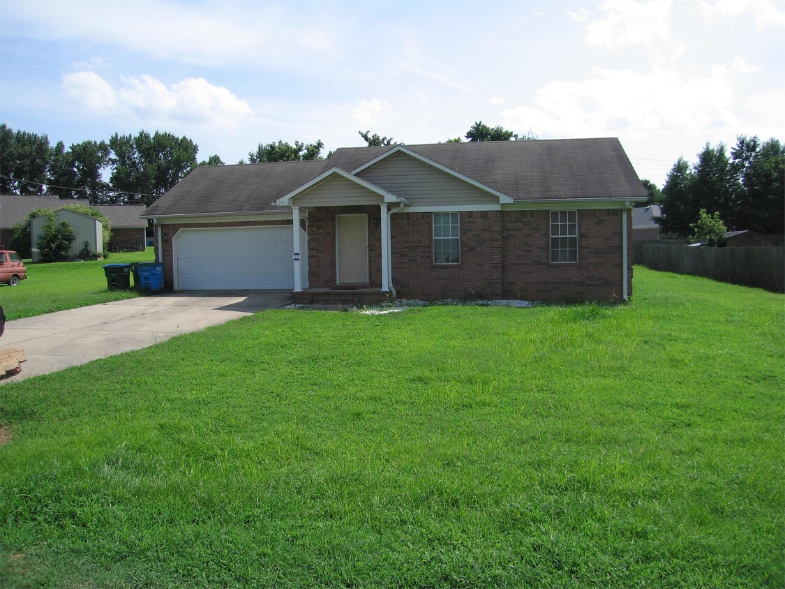 271 Rosiland Way, Millington, TN 38053 House Rental in Millington, TN