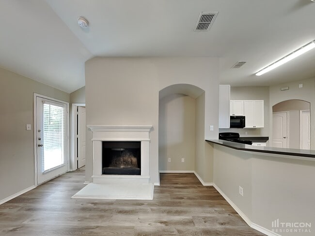 Building Photo - 2544 Taos Dr