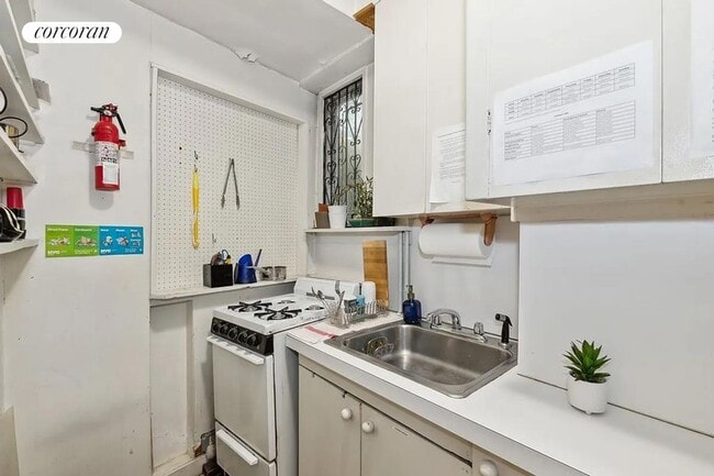 Building Photo - 118 E 37th St