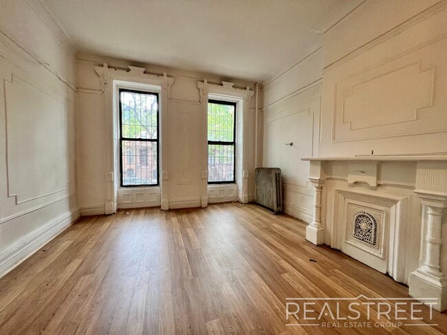 Building Photo - Charming 1+ BED in Bed Stuy Brownstone!