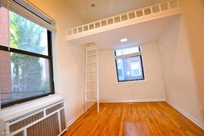 Building Photo - 161 W 75th St