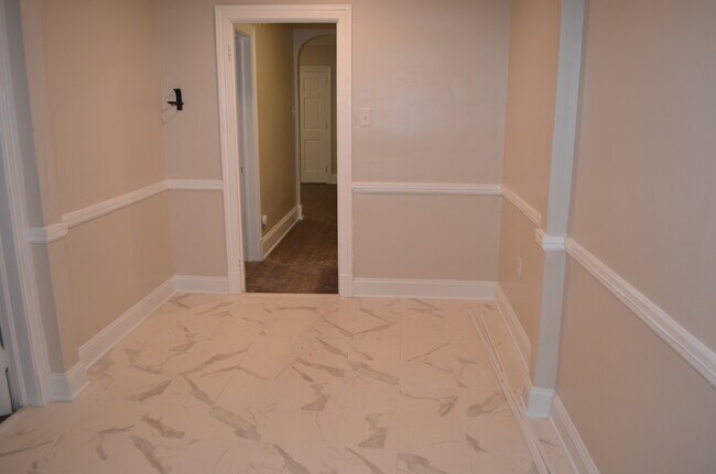 Building Photo - 607 E Brookland Park Blvd